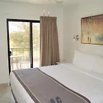 232 Fully Furnished 1Br Suite-Prime Location