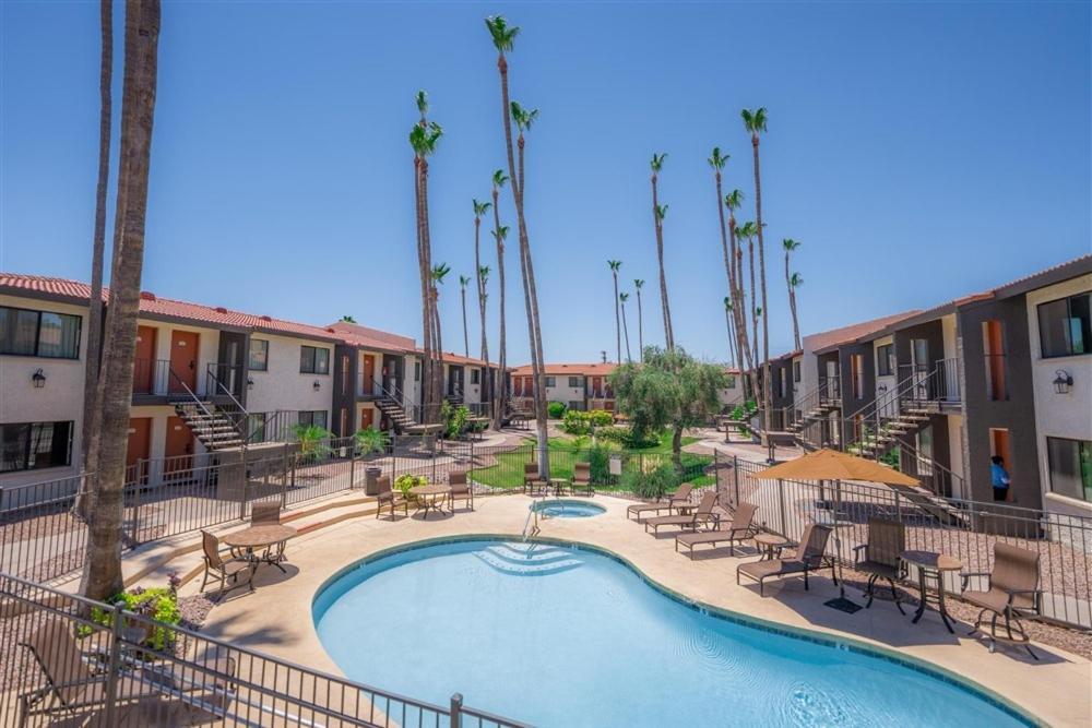 232 Fully Furnished 1br Suite-prime Location