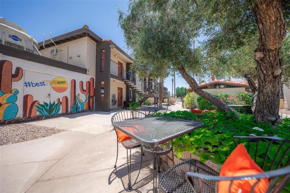 232 Fully Furnished 1br Suite-prime Location