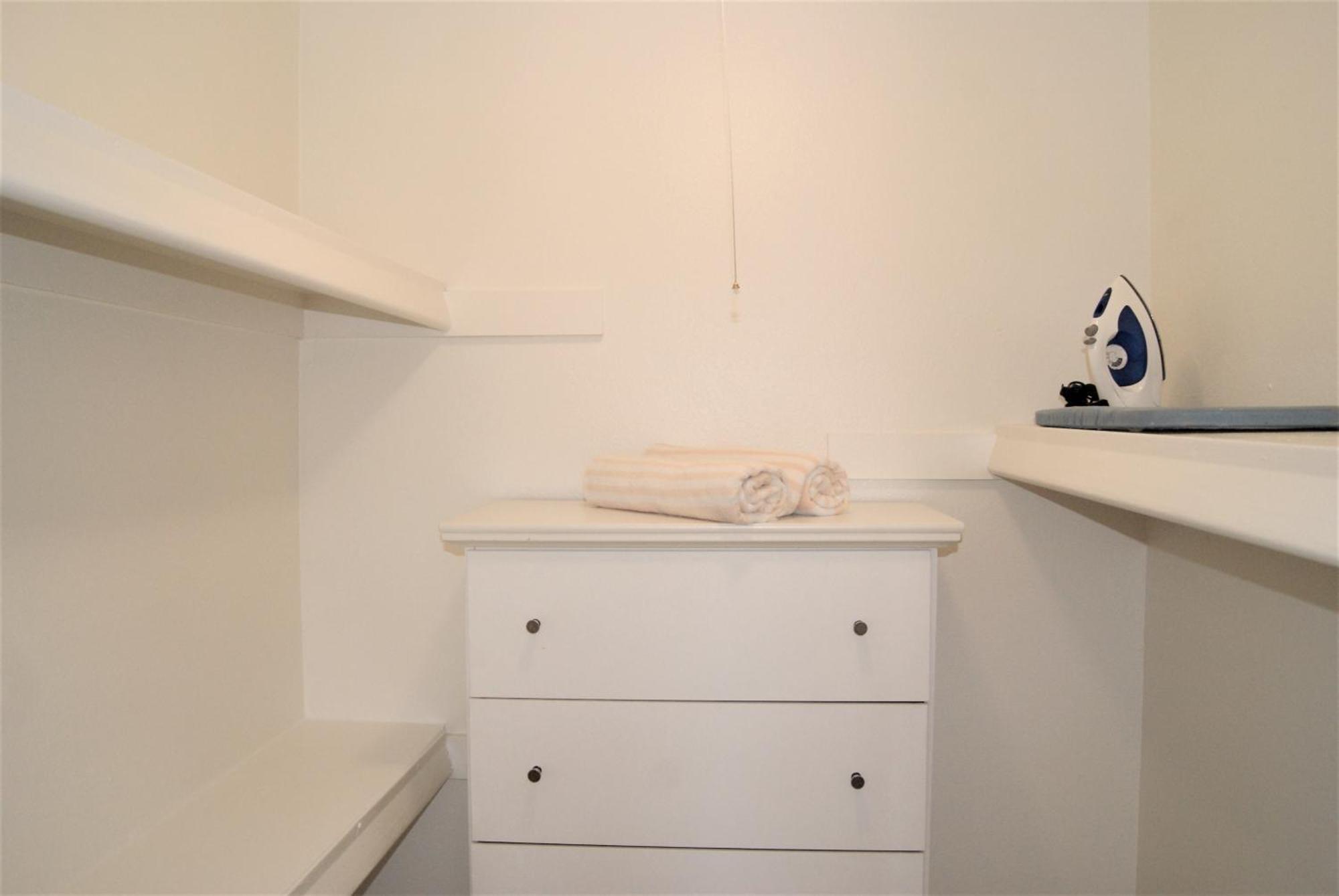 232 Fully Furnished 1br Suite-prime Location *