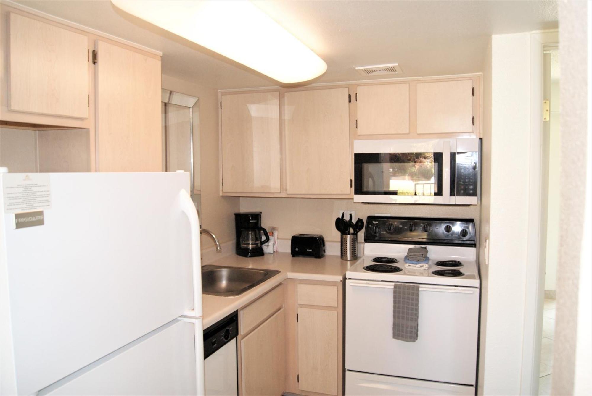 Apartment 232 Fully Furnished 1br Suite-prime Location