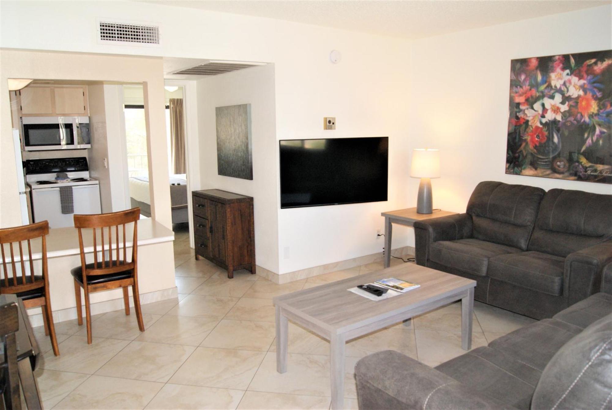 232 Fully Furnished 1br Suite-prime Location Apartment *